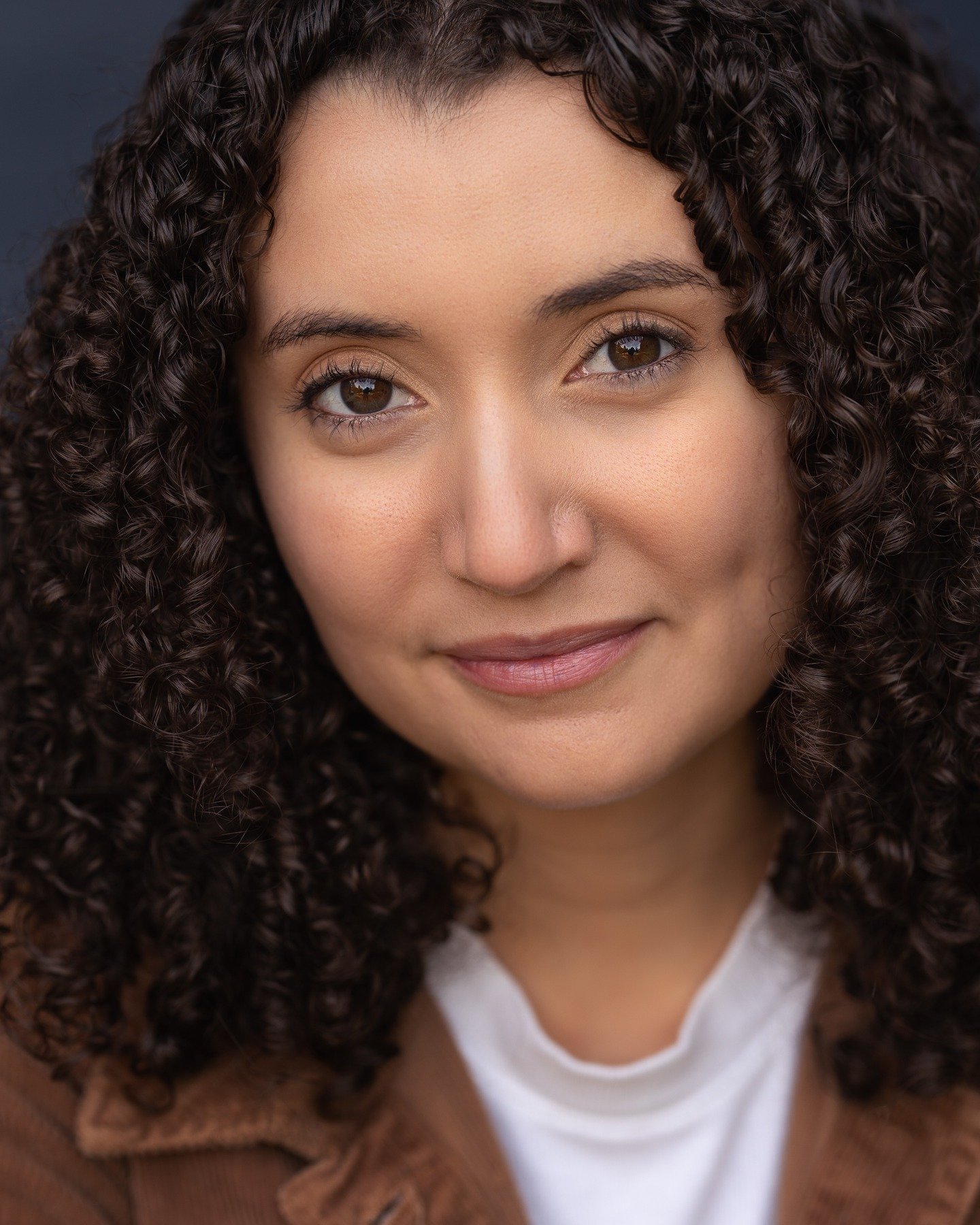 How to make the perfect headshot with @audreybooth_ for @q6talent /// #portlandactor #pdxtalent #portlandactress #actorheadshot #portlandheadshots #tvready #castingready #pnwfilm #oregonfilm #expressioneyes #tvface #cameraready #headshotphotography #