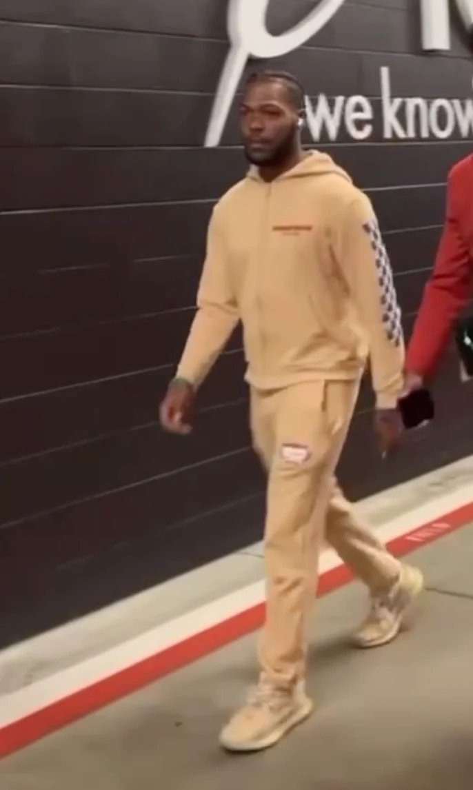 Enorm-Gallery-46003-Thomas-Graham-Jr-Cleveland-Browns-Defensive-Back-seen-wearing-the-Homme-Femme-500-Crew-Zip-Hoodie-and-Pants-Tan-1663620493-6328d58d3fb95.jpeg