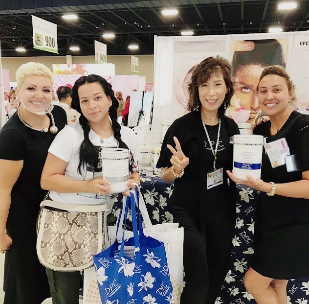 The DPC team was thrilled to meet the gorgeous @spayaima_sanchez on day 2 of the @iecsc spa show! Come by and see us!  #beauty #skincare #facials #facialmask #italymade #professionalproducts #masks #powdermasks #treatments #spa #dpcmasks #spaproducts