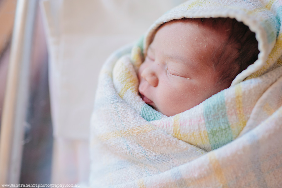 In-hospital-newborn-photos-3.jpg