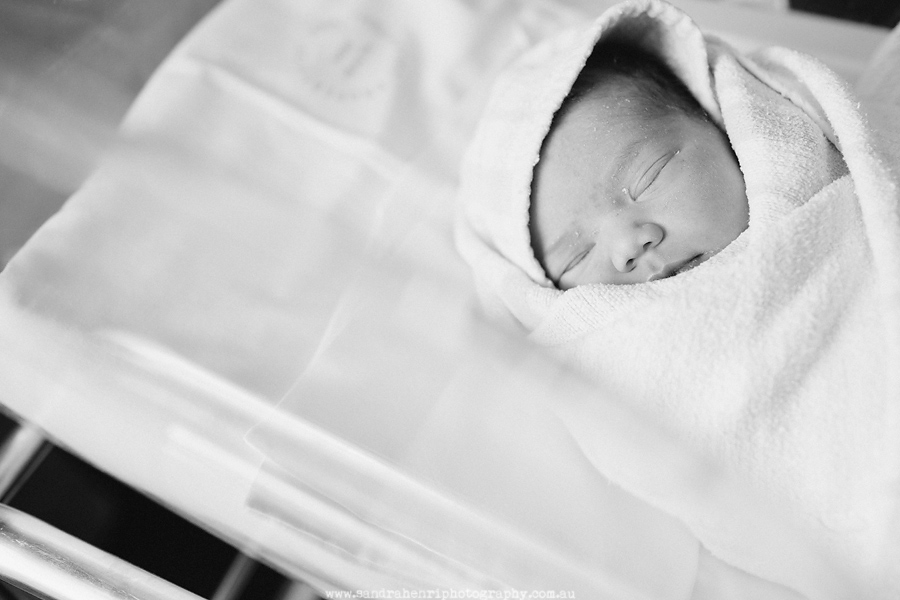 In-hospital-newborn-photos-1.jpg