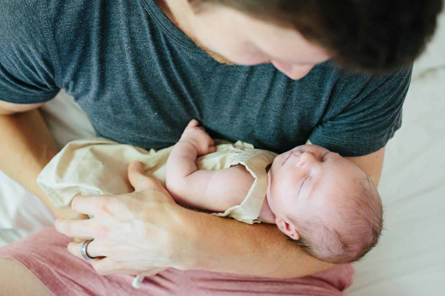 Documentary lifestyle newborn photographer-18.jpg