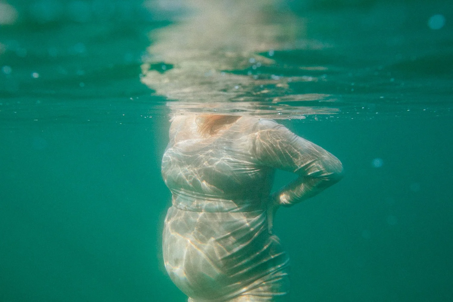 Sarah - underwater pregnancy photography - web res-42.jpg
