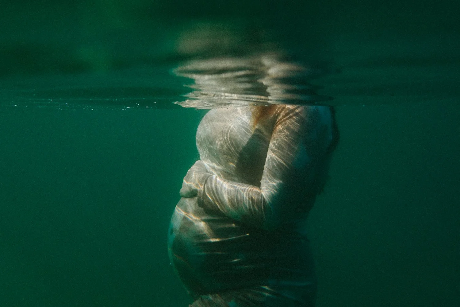 Sarah - underwater pregnancy photography - web res-47.jpg