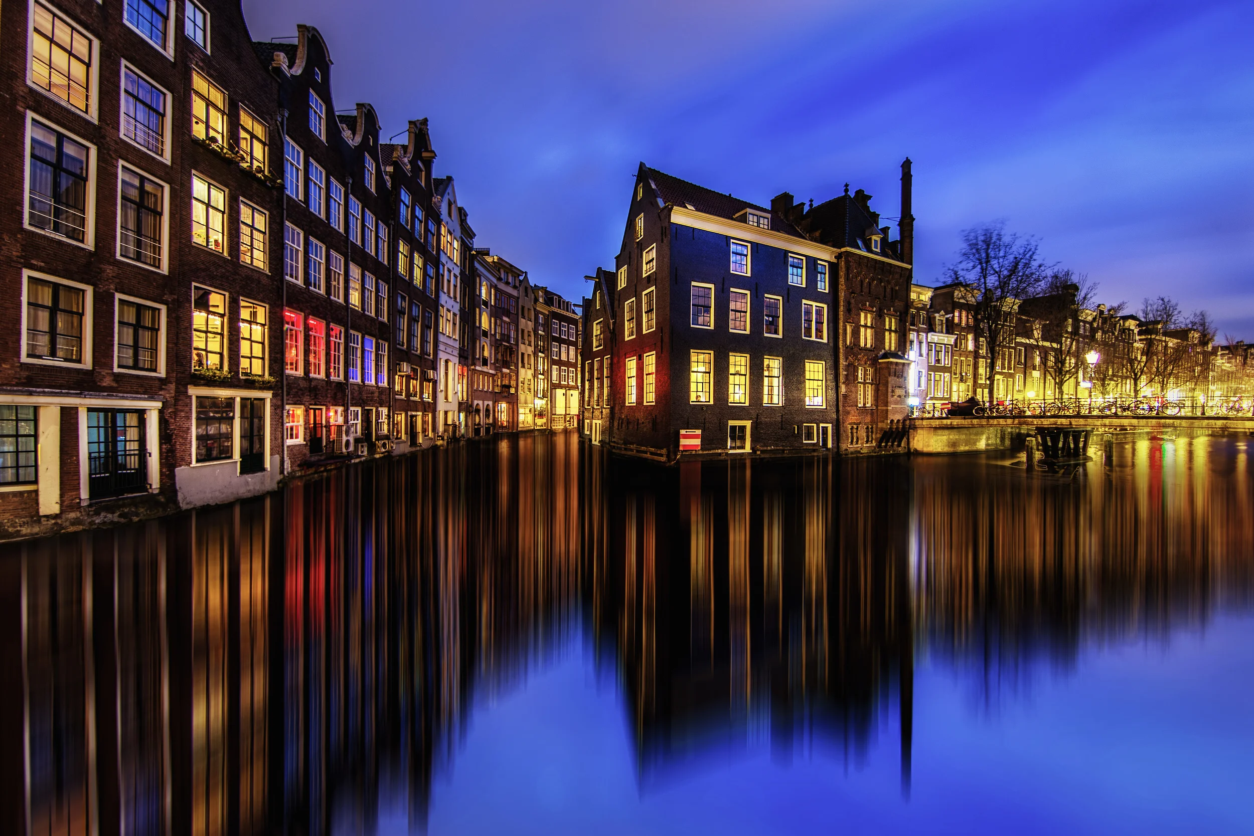 Amsterdam at night 1.jpg