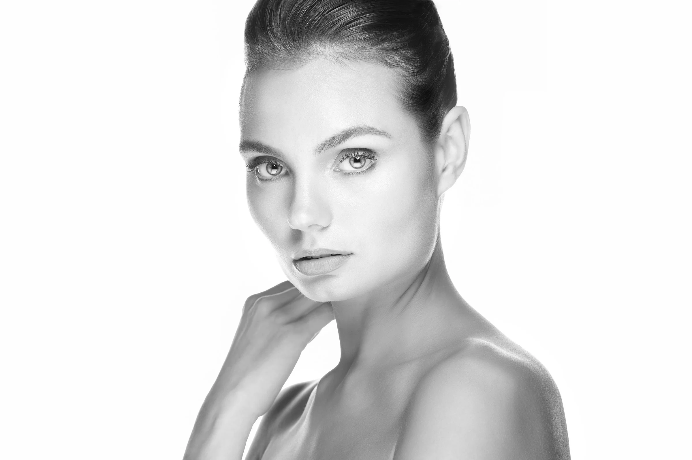 Kristina Beauty 2 B&W lr.jpg