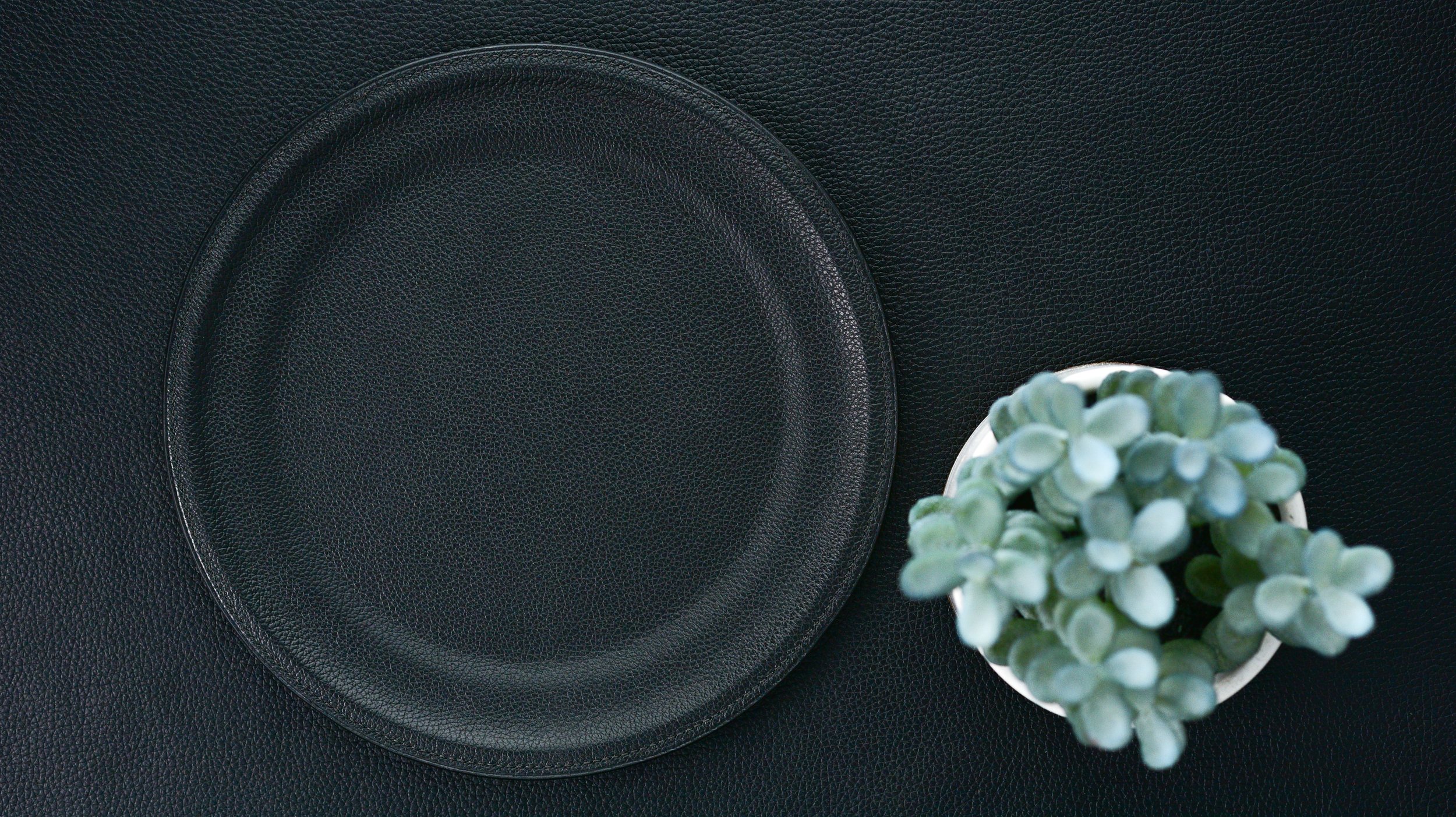 custom_leather_plate_leather_serving_tray_serving_plate_cocktail_tray_black.jpg