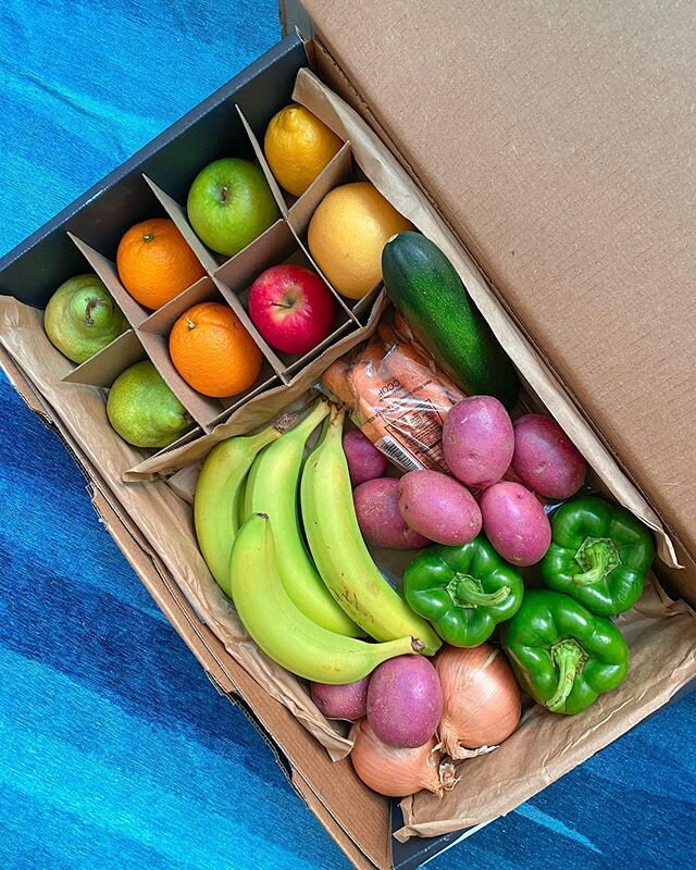 You all know I've been trying out different grocery delivery companies, and @fruitguys is one of the best tbh because I don't have to do any work and get a variety of seasonal and local produce delivered to my door! 🚚 They're a certified B-Corp, fam