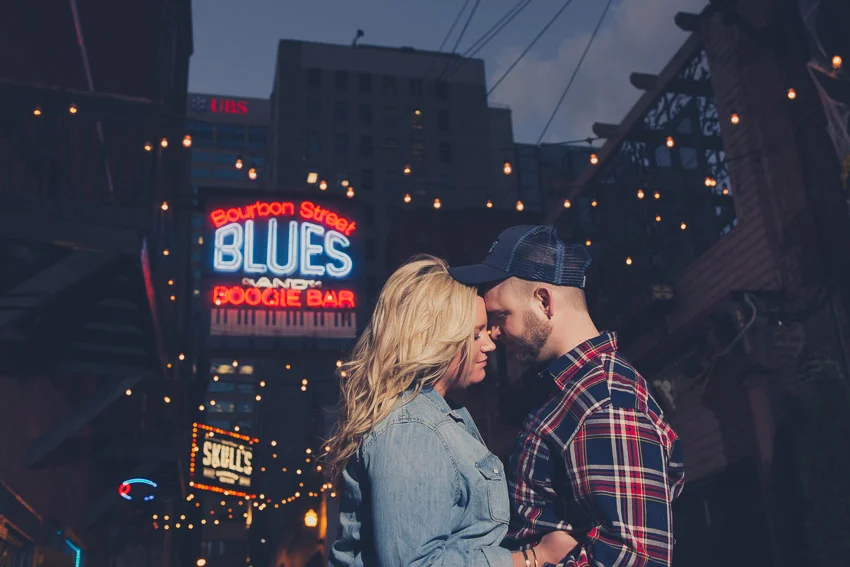 Romantic-photo-at-printers-alley.jpg