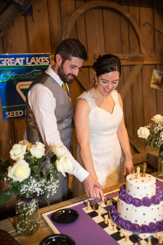 cake-cutting-smiley-hollow-wedding.jpg