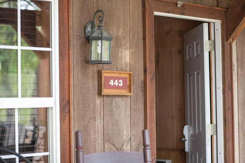 The Smokehouse lodge and cabins was a great location for the groomsmen to hang out before the ceremony.