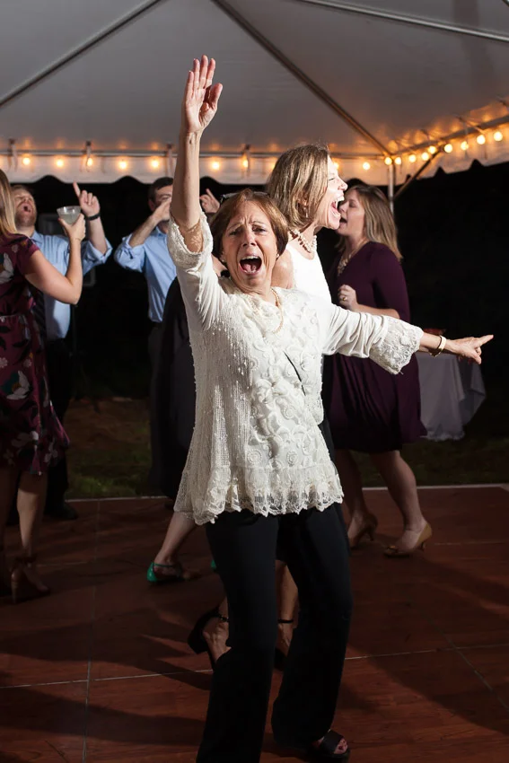 guest-dancing-at-wedding.jpg