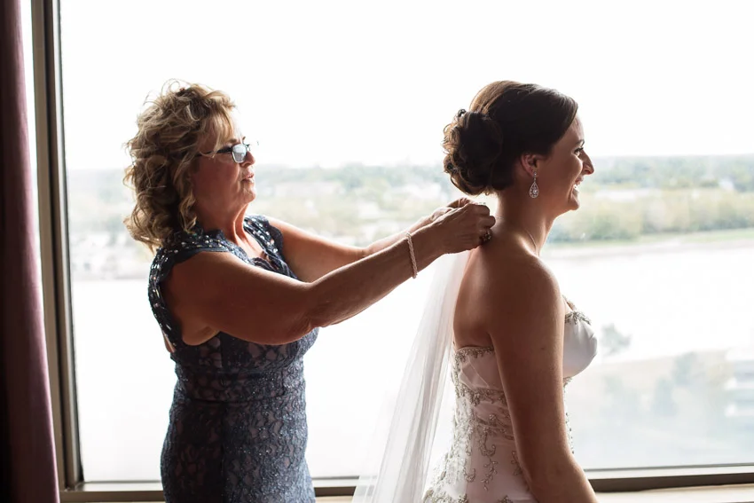 mom-helping-bride-with-veil.jpg