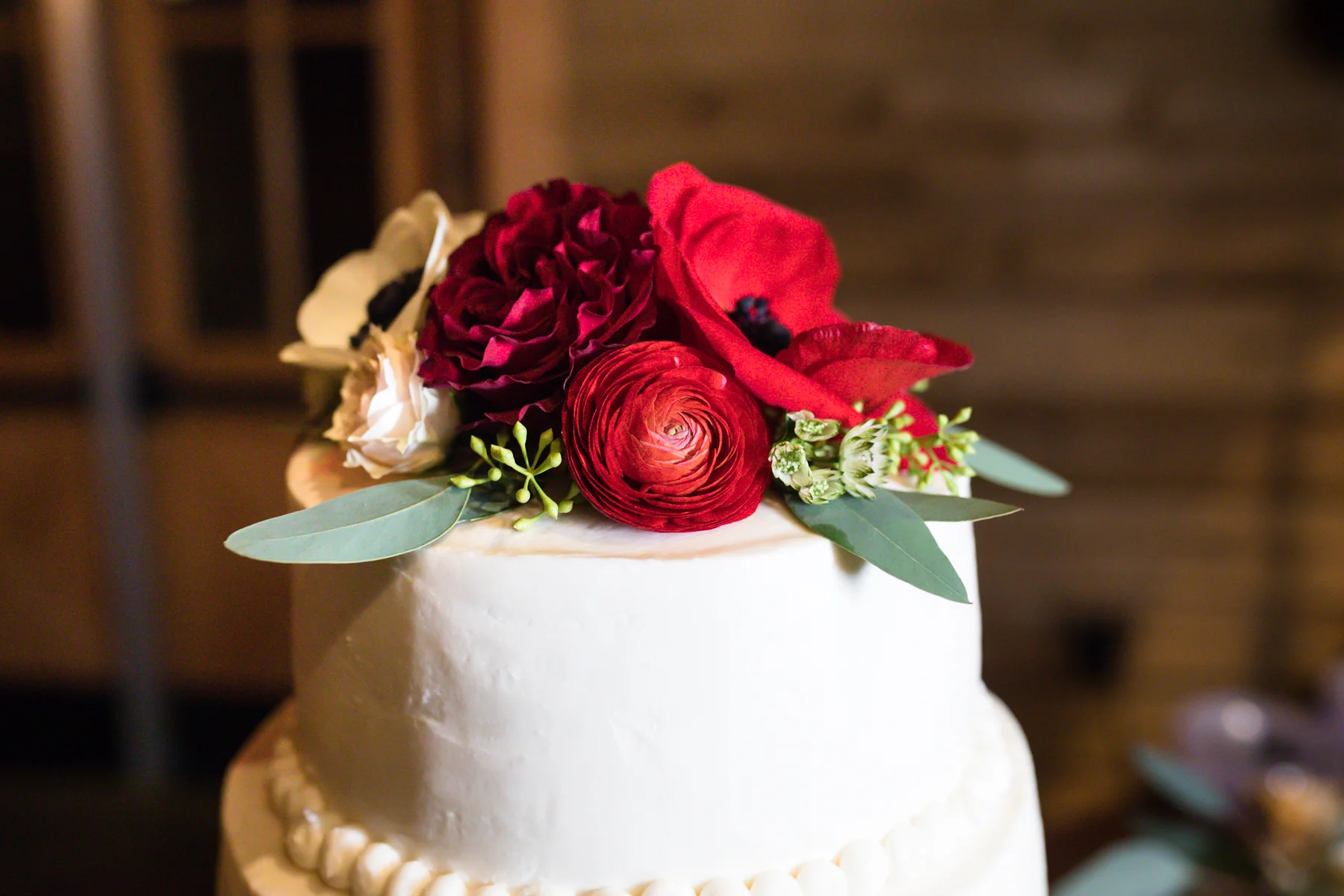 stunning-winter-wedding-cake.jpg