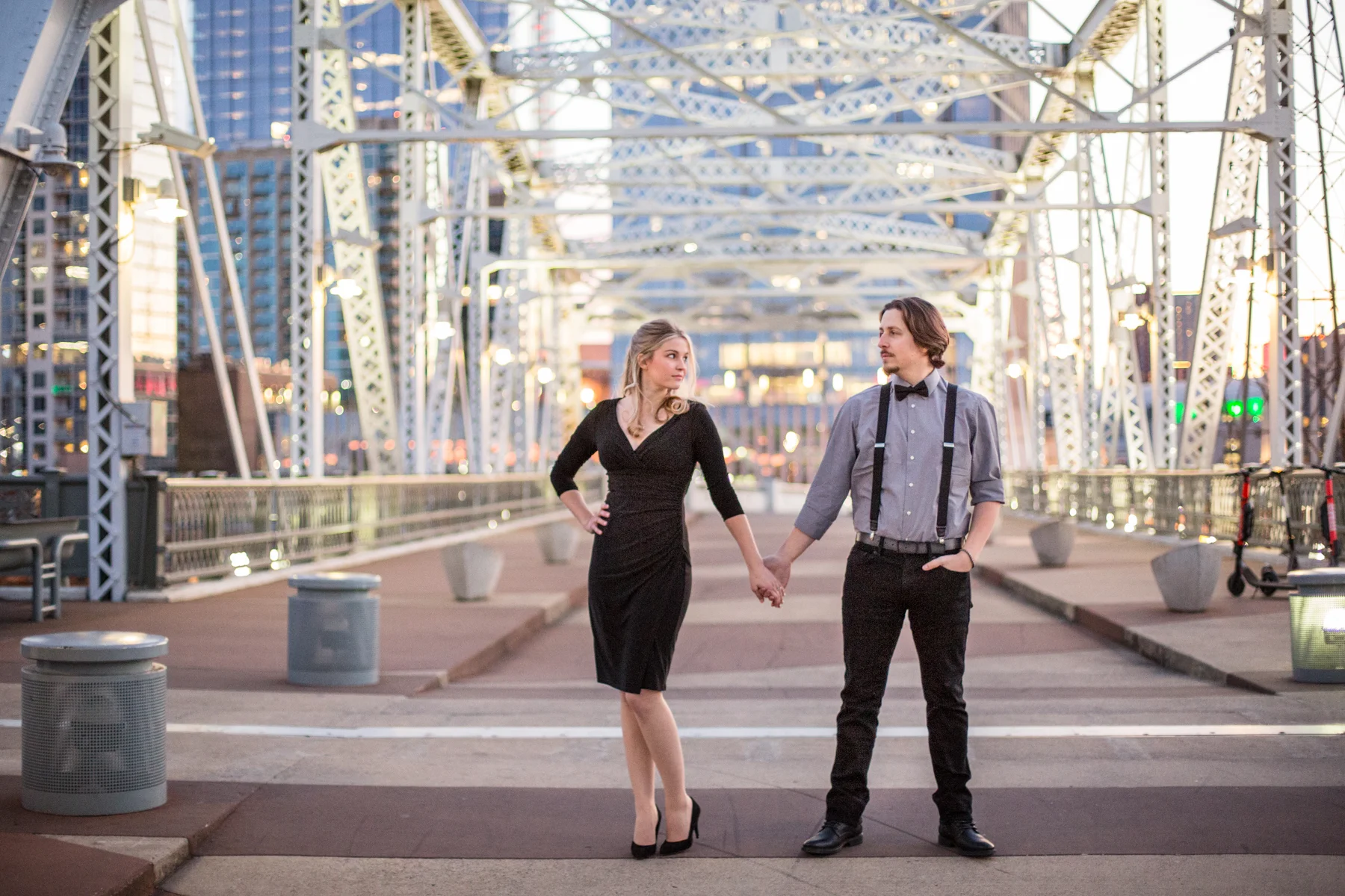 nashville-pedestrian-bridge-engagement-photos.jpg