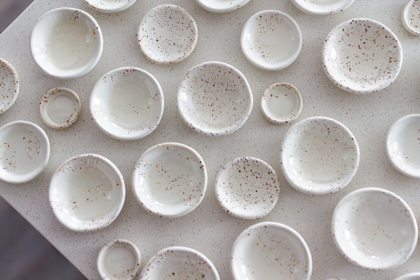 So many tiny bowls.

#ceramic #pottery #kitchenware #clay #handmade
