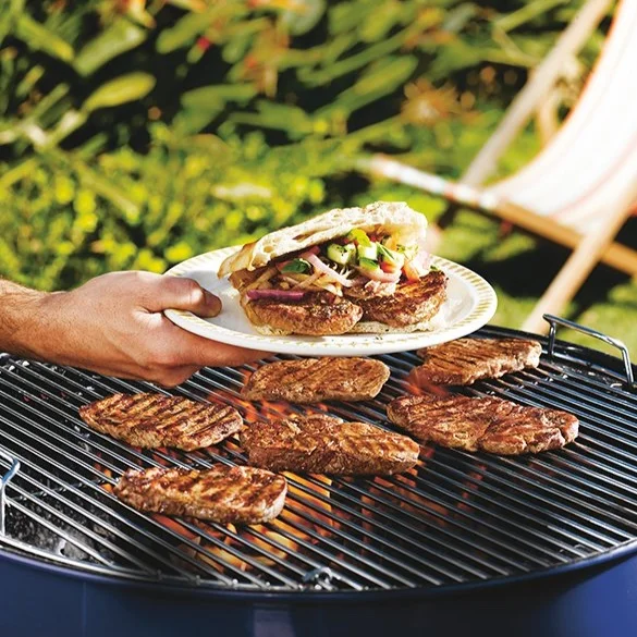 d5567-barbecued-sirloin-steak-sandwich-with-barbecued-onion-cucumber-tomato-and-basil-leaves-resize.jpg