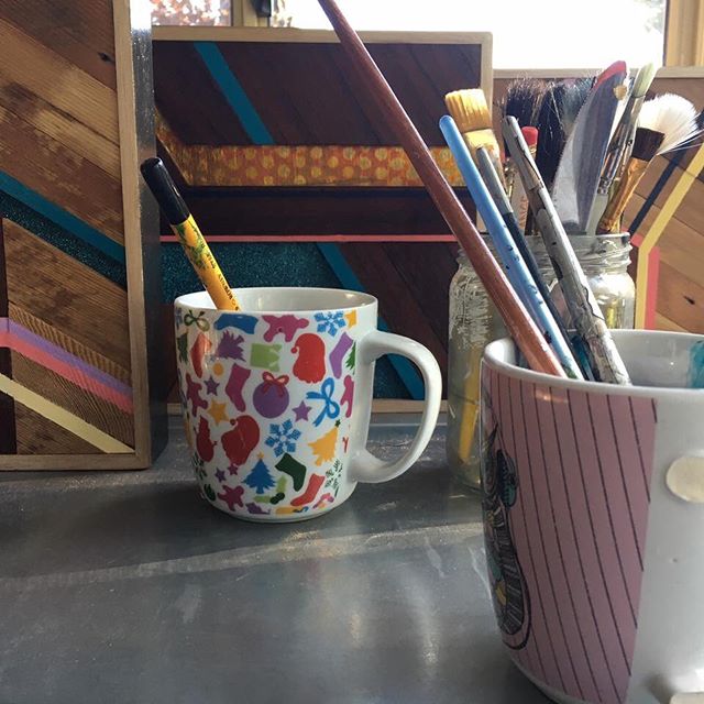 There goes my coffee...
Paintbrush in the wrong cup happens more often that I care to admit.. 😬
.
.
.
.
.
#artistproblems #bringmeanothercoffee #morningfeelslike #saturday #emergingartist #womeninart #contemporaryartist #sydneyart #bluemountainsarti
