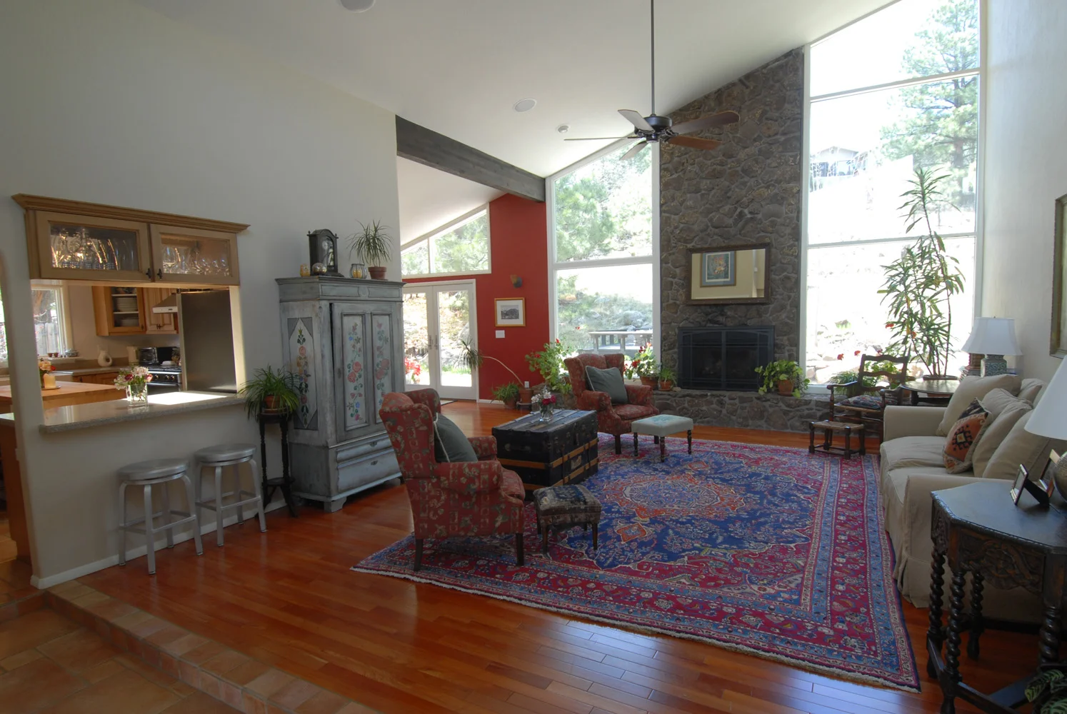 traditional living room.jpg