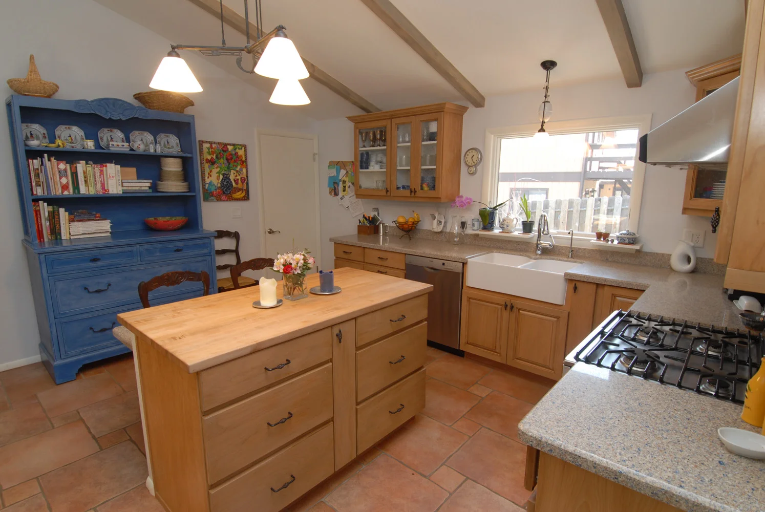 farmhouse kitchen.jpg