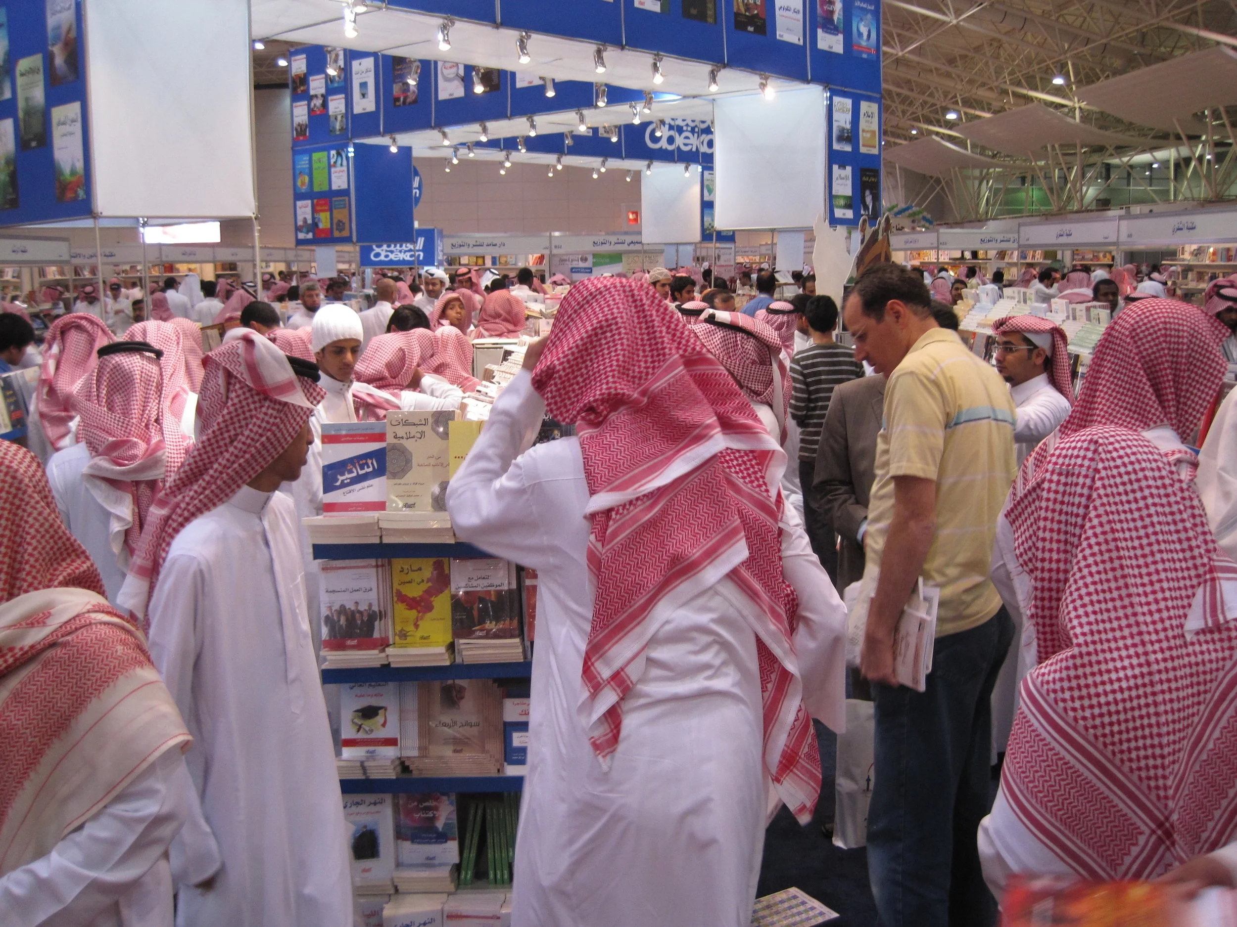 På Bokmässan i Riyadh mars 2011, där bara manliga kunder var välkomna på vuxnavdelningen. Foto: Per Luthander