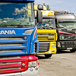 Bussar & lastbilar
