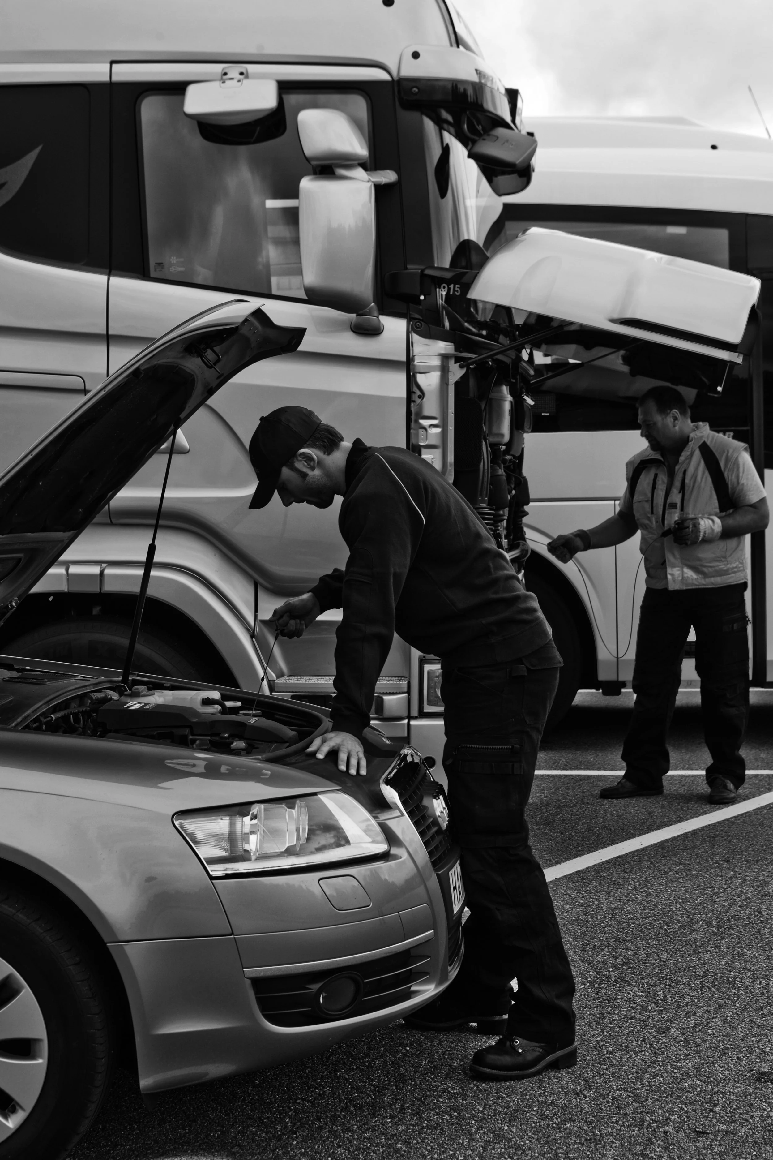 Checking oil level_sv.jpg