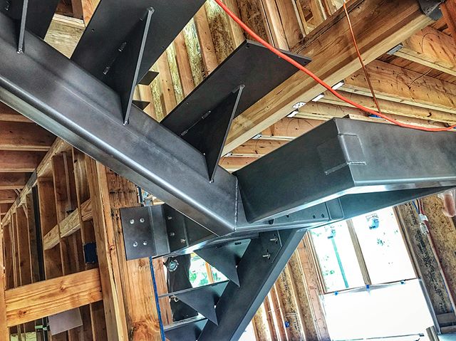 Been a while since we worked on this stair design, but great to see this beast get installed!
.
Can&rsquo;t wait to see the treads put in place!!
.
.
.
#stairs #staircase #steelstairs #industrialmodern #pnwmodern #modernhome #steelandwood