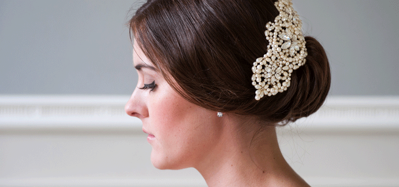 Elizabeth-pearl-bridal-hair-comb-wedding-accessories-by-harriet-comb-pic.gif
