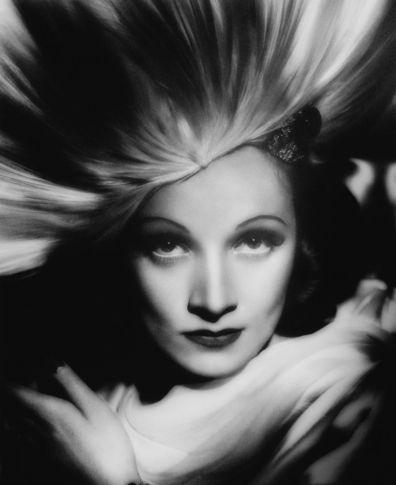 Marlene-Dietrich-by-Hurrell.jpg