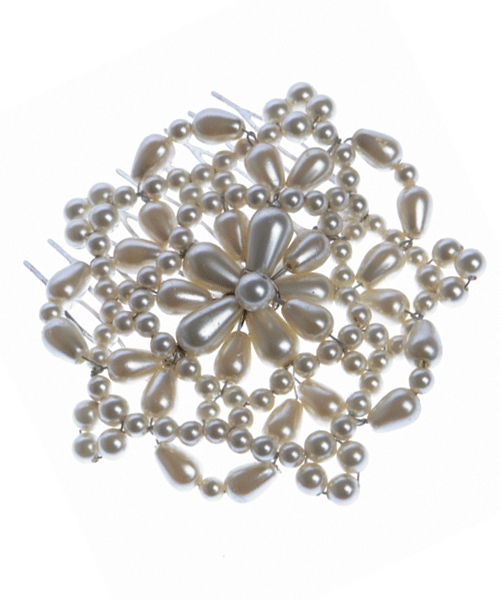 Marguerite-pearl-bridal-hair-comb-wedding-accessories-by-harriet-comb-pic.gif