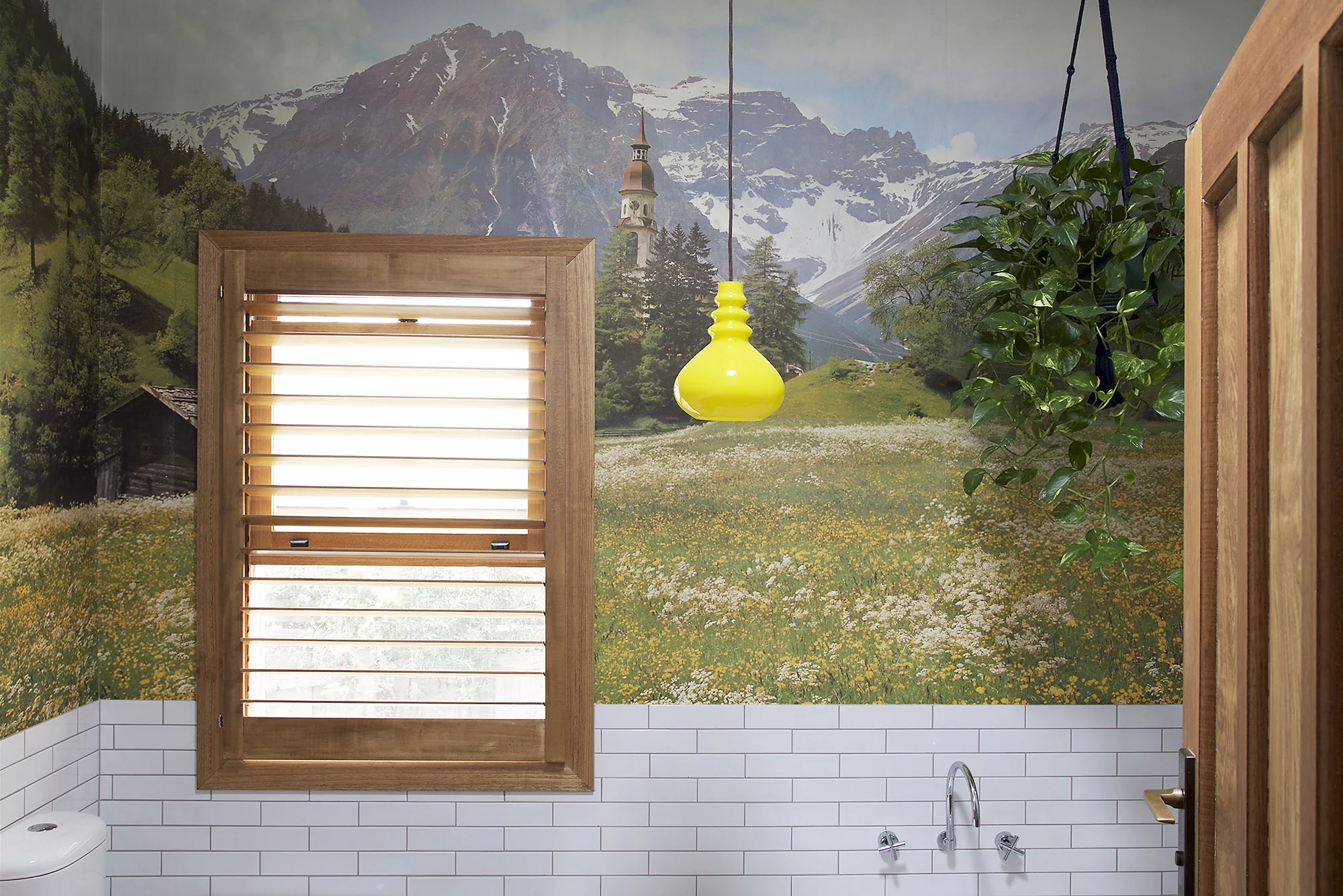 wallpaper_bathroom.jpg