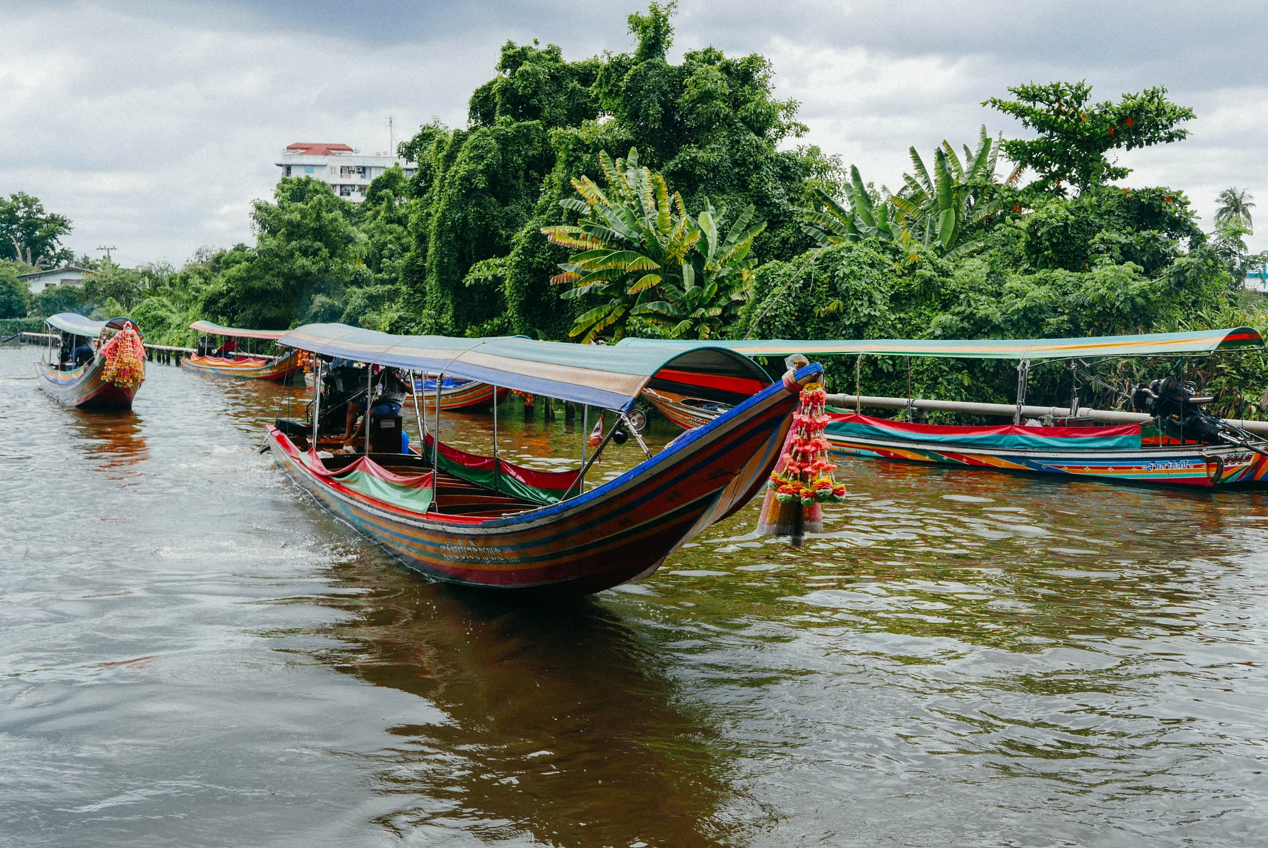 {scenes from the chao phraya river}