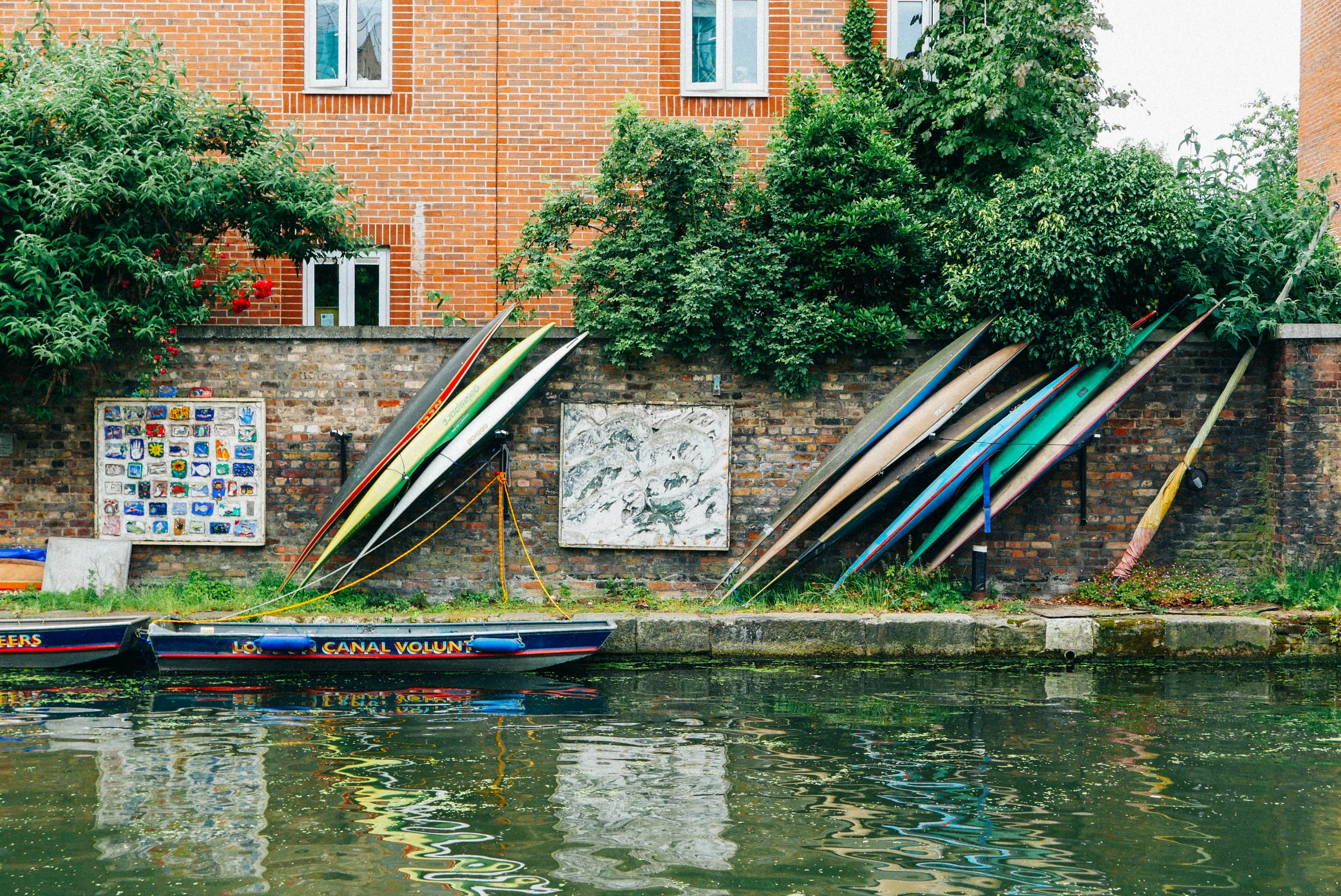 {Strolling the Regent's Canal}