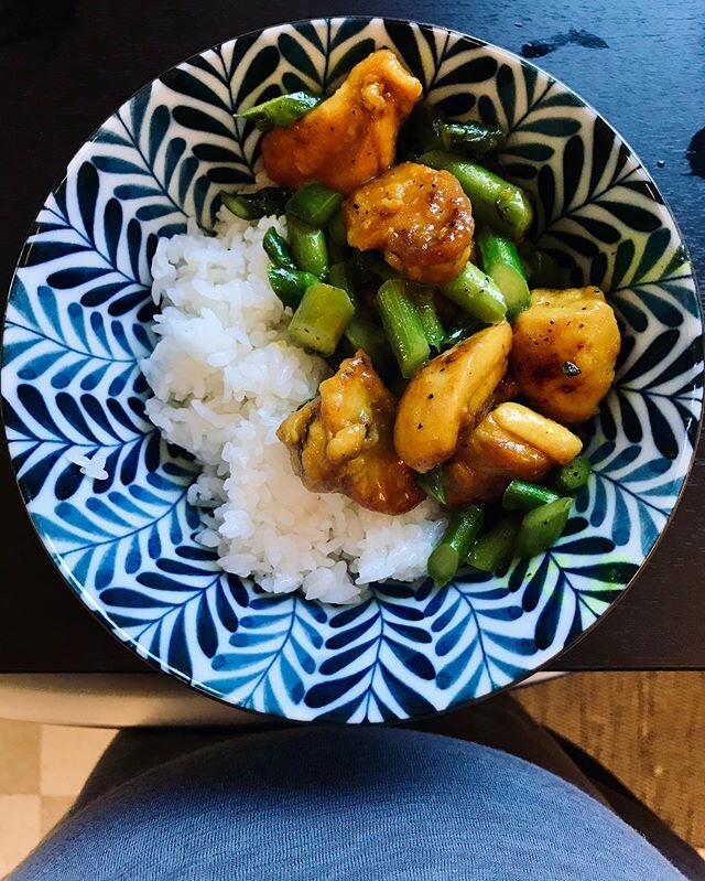Baby belly &amp; a big bowl of @nytcooking Turmeric-Black Pepper Chicken with Asparagus. 🤰🥣 This recipe is legitimately as good as takeout AND beloved by my toddler. 🥡🥢👶