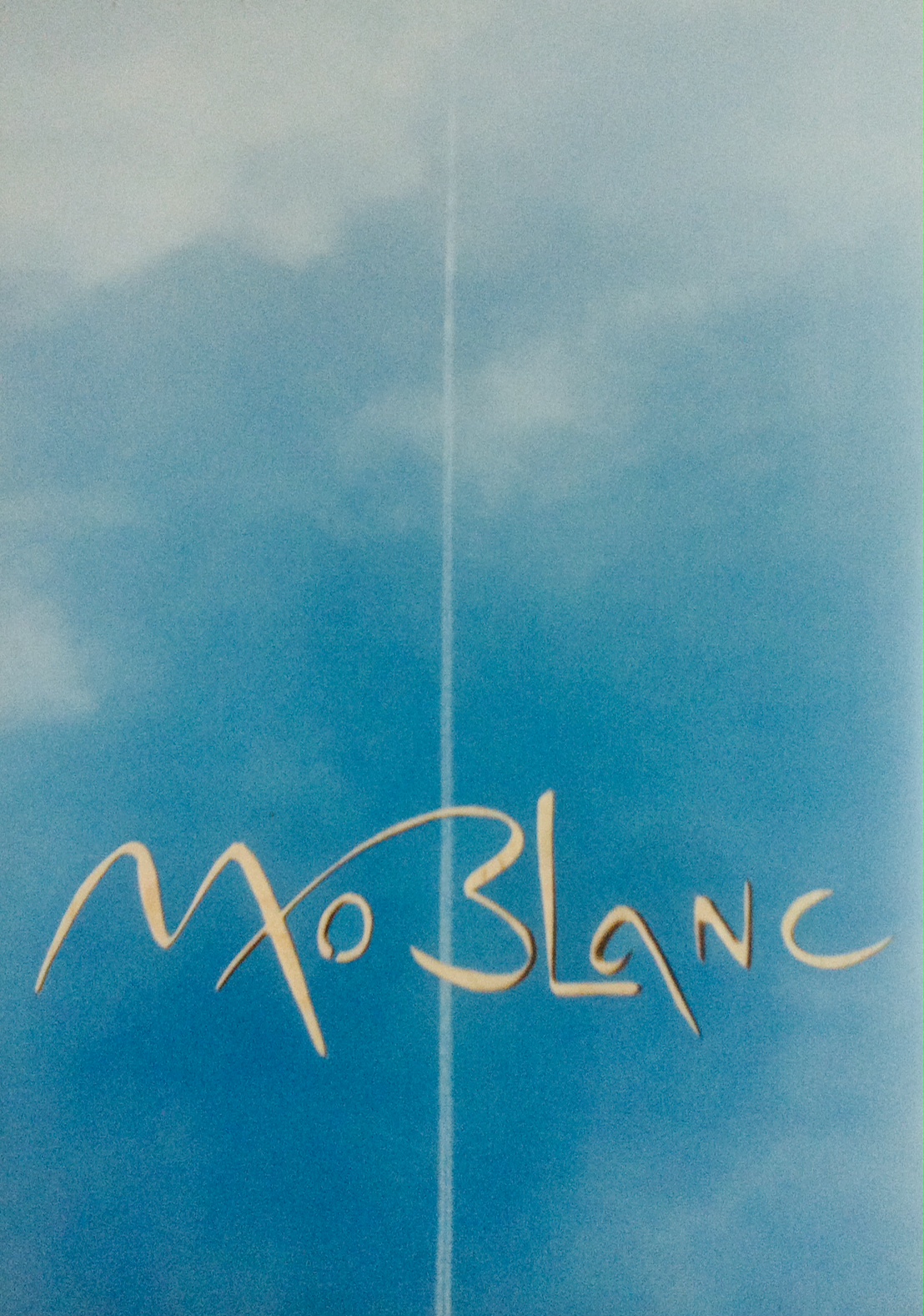 Mo Blanc Sky von Peter Wyss, Claudia Fellmer & Morgan Schmid (Zürich), 40 cm x 30 cm, C-Print analog mit Scherenschnitt, gerahmt (Birkenholz, ohne Glas), CHF 80.- Bestellen