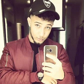 Foxberry Boys Ambassador Akia Jones, Mic Lowry seen here wearing our Low Profile Adjustable Strap Baseball Cap available now online www.foxberryboys.co.uk