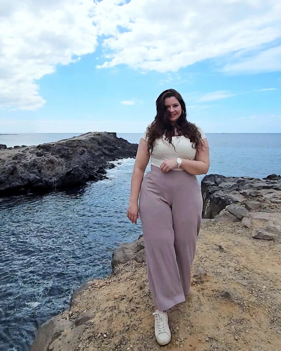 First day in #Tenerife, I spontaneously jumped on a bus to Los Cristianos town while I was walking to explore the coast of Adeje. Here are some of my favorite moments from the day, especially from the cliff at the end of the beach, where my phone alm