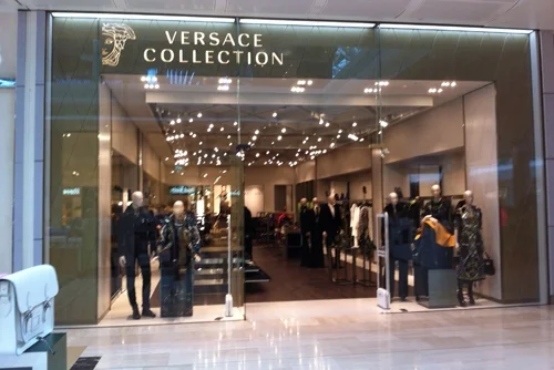 Versace Roll-Out