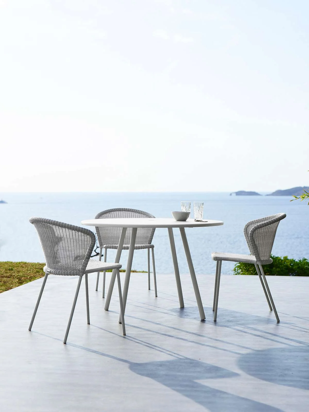 Lean_chair_area_table_white_f7-1600px.jpg