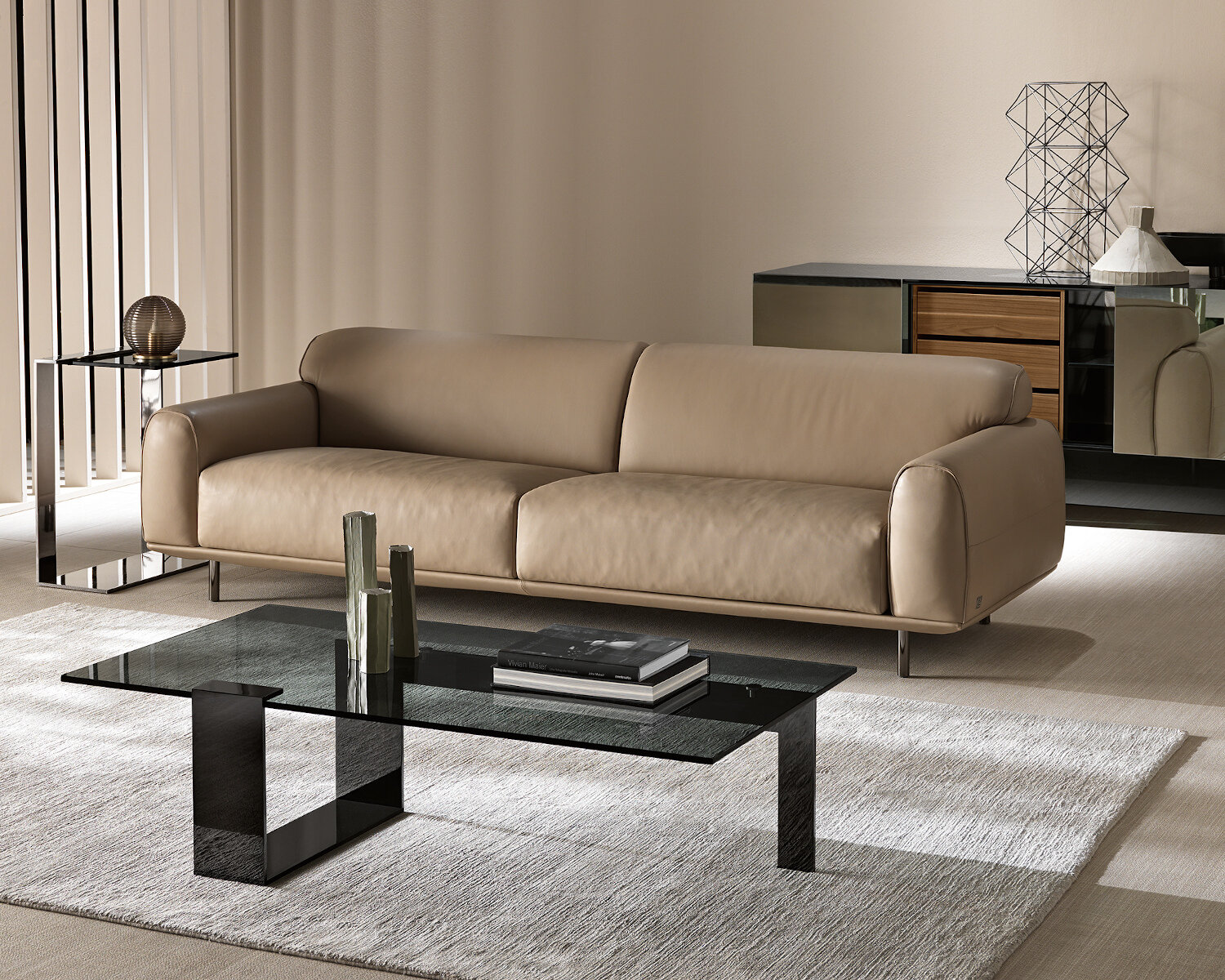 Coffee table Metropolis, base black + glass fumé