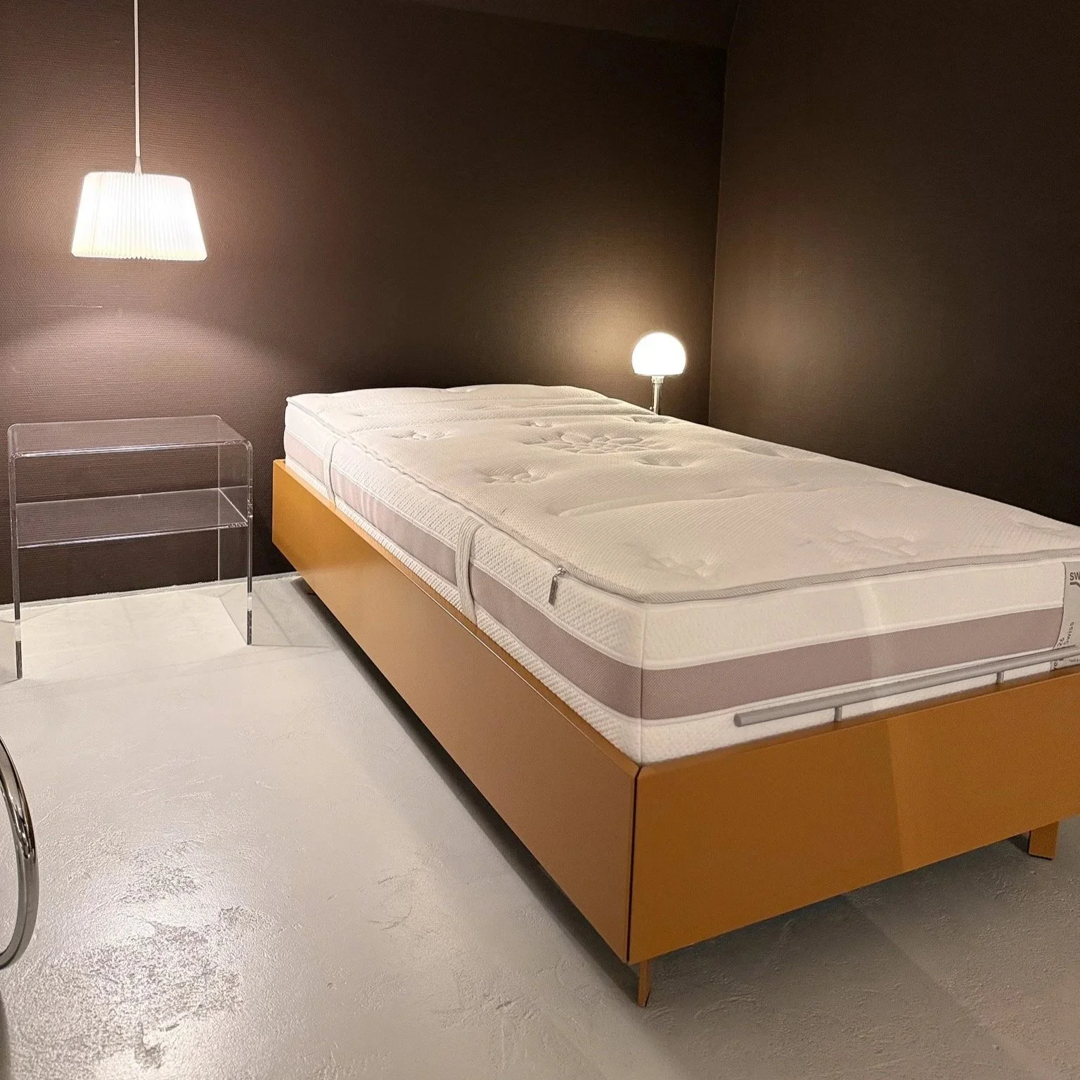 Motorenbett Izzy + Matratze - CHF 5'460.– (-50%)