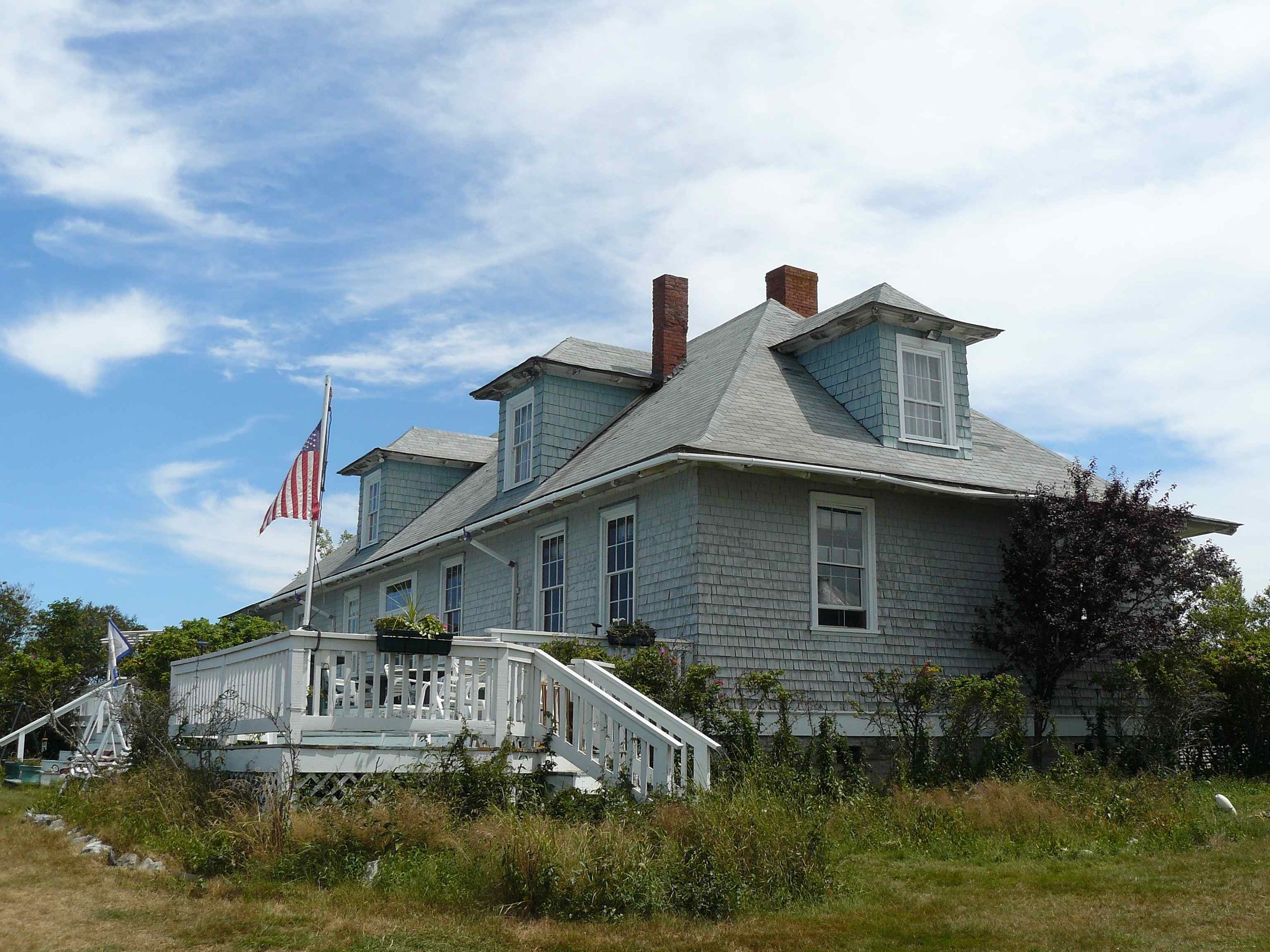 House_Island_July_2012_80_detention_barracks.JPG