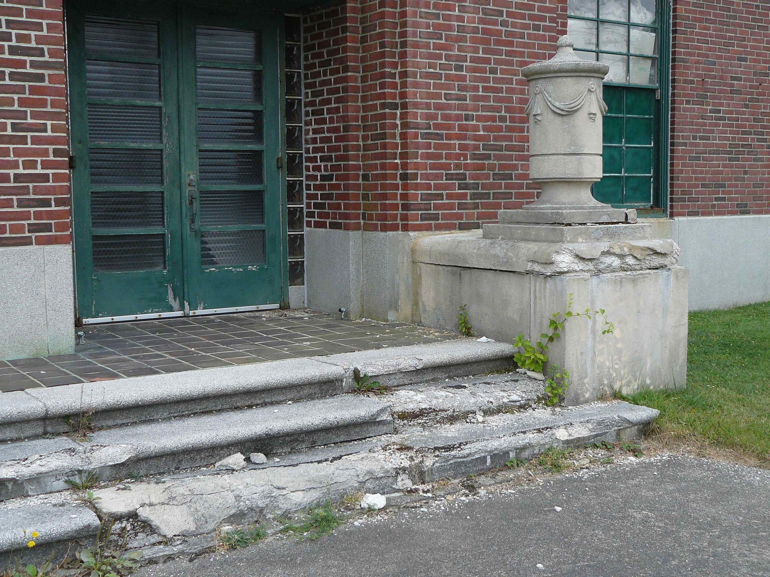 South_Portland_Armory_front_cracked_steps_01.jpg