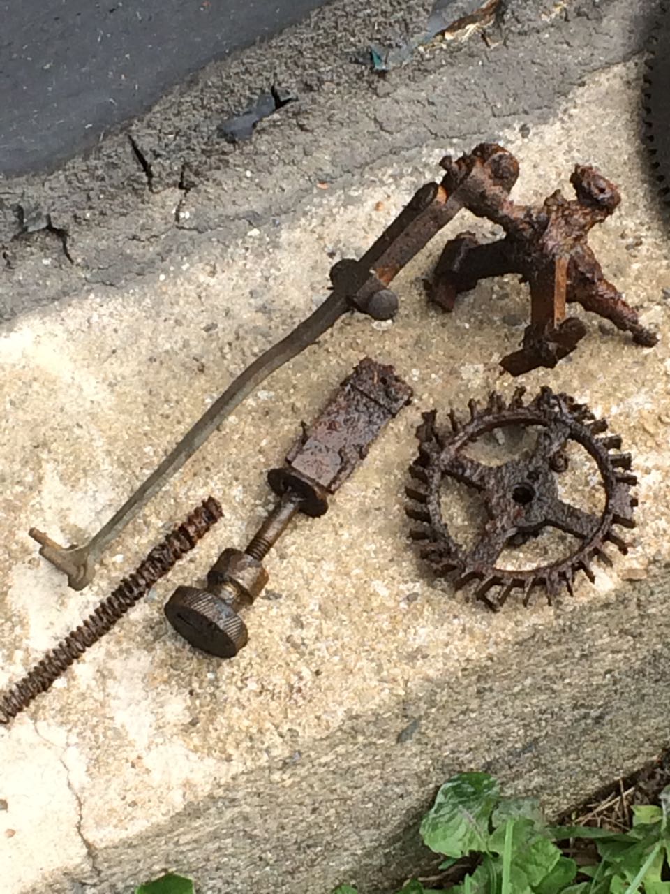 K_Seth_Thomas_Street_Clock_Rusted_Components.jpg