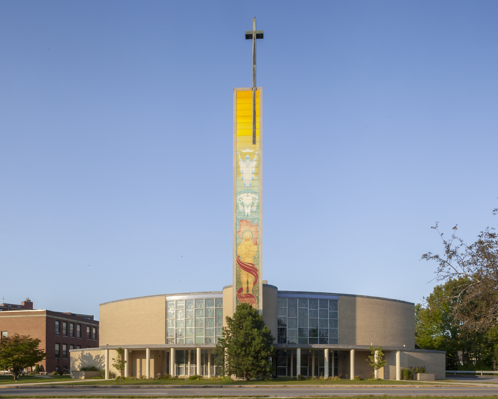 midcenturymodern-web-use_Front_Holy_Cross_Church_RACHEL_SIEBEN_PHOTOGRAPHY.jpg