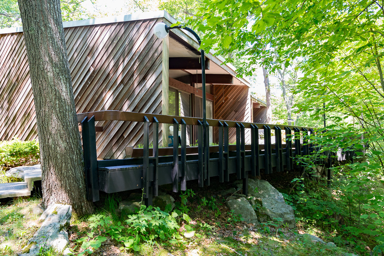 Laurel’s “Midcentury Marvel,” designed by architect John Leasure as his family home in 1972