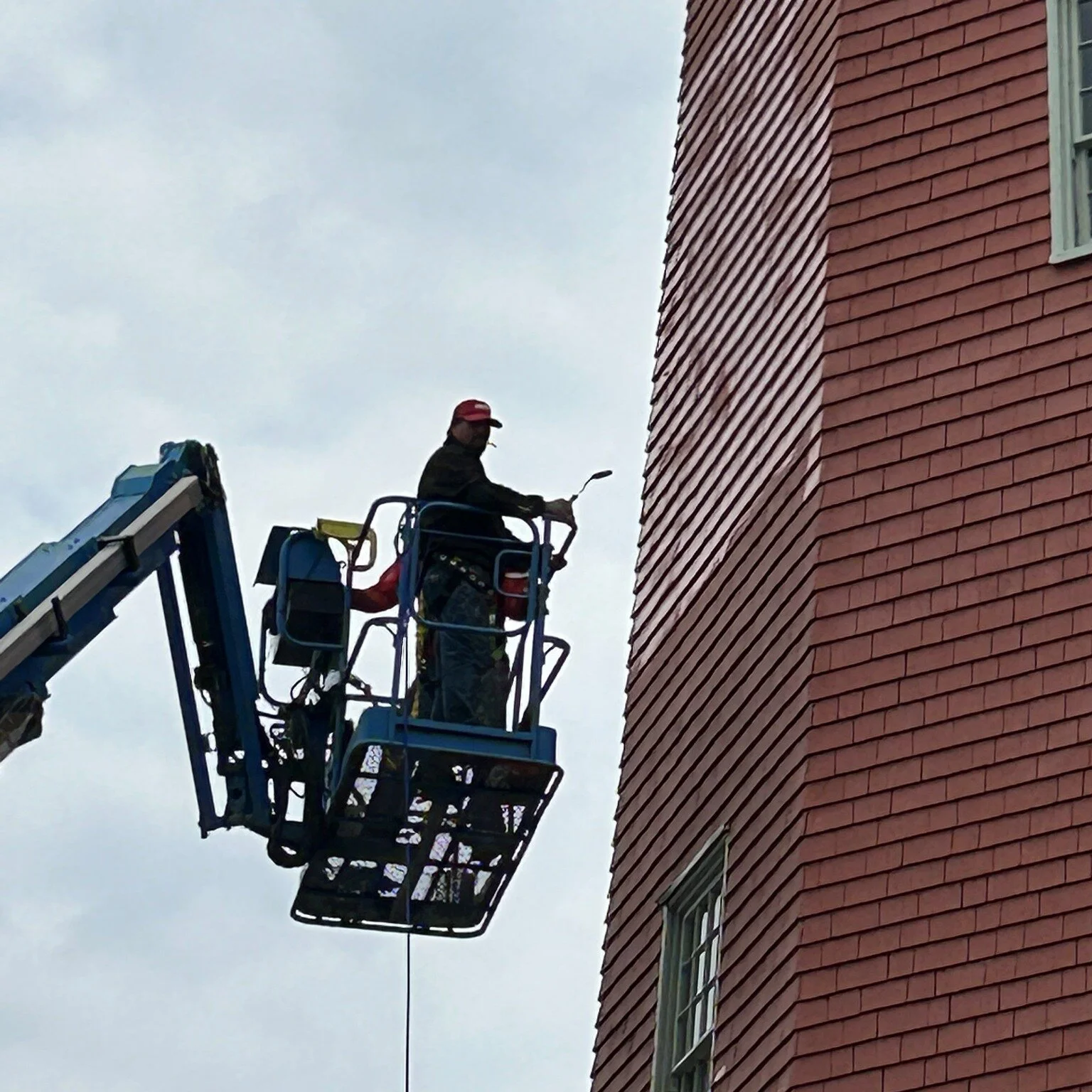 Everybody likes to look their best for their big day! Thanks so much to the crew from @cityportland for giving the Observatory a sprucing before it opens up for the season!