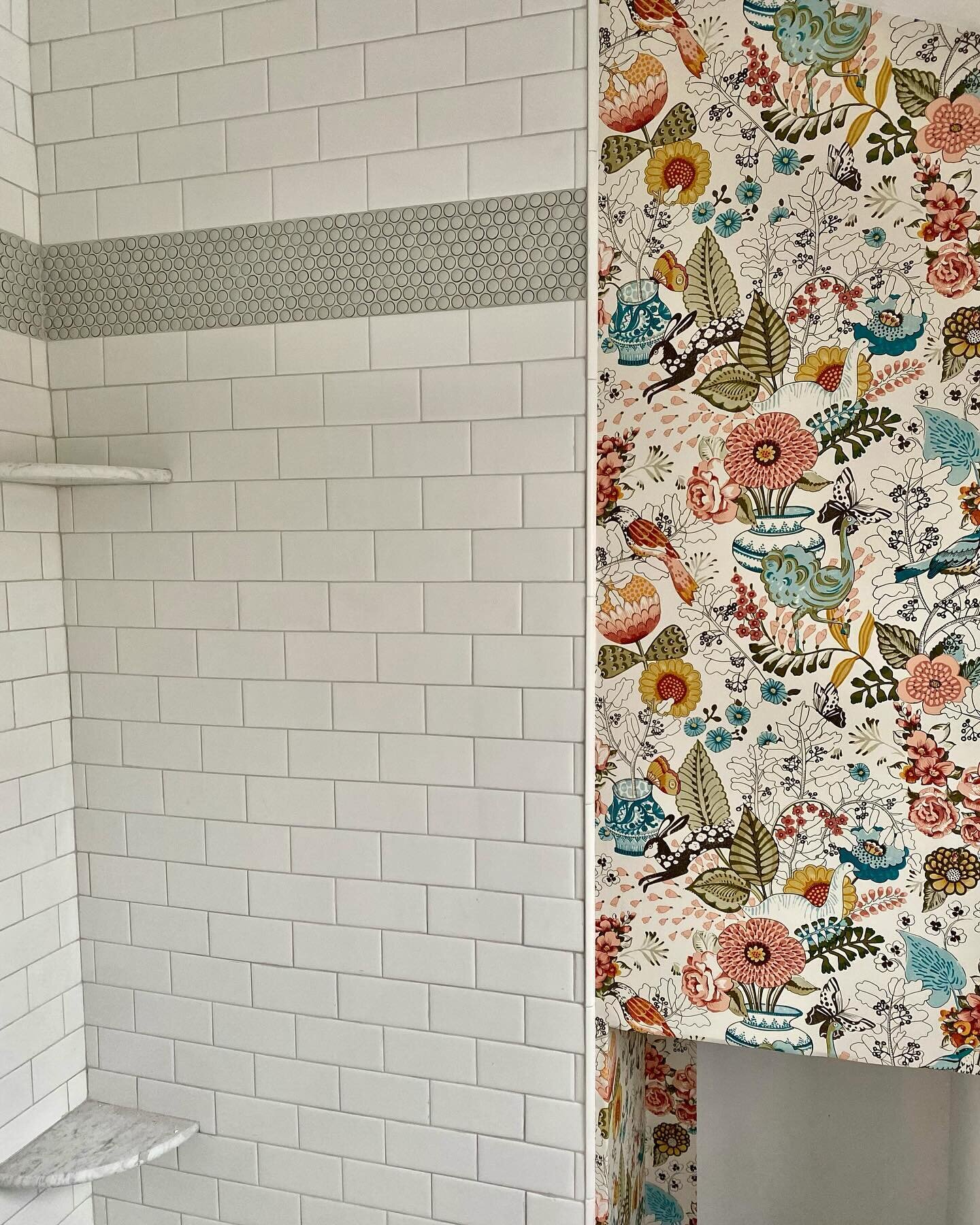 Happy #friyay🎉 #wallpaper is going up and this #bathroomrenovation is getting exciting! #pennytile #subwaytile #wallpaperbathroom #interiordesign #interiordesigner #olivehilldesigncompany #njinteriordesign #njinteriordesigner