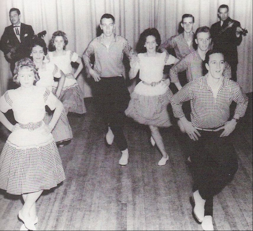  Precision Clogging (early 1960s) James Kesterson (front right) and the Blue Ridge Mountain Dancers, Henderson County, NC (from: Seeger,  Talking Feet ) 